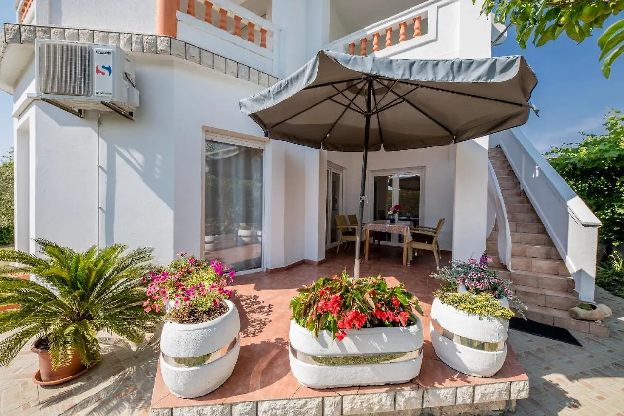 Apartment Zeljko Apartmani Lopar